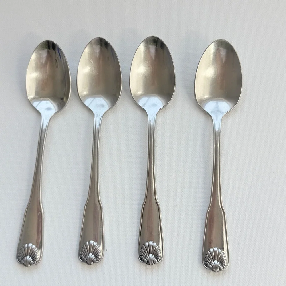 Oneida Teaspoons Set of 4 Silver Stainless Excellent Shell Motif Flatware